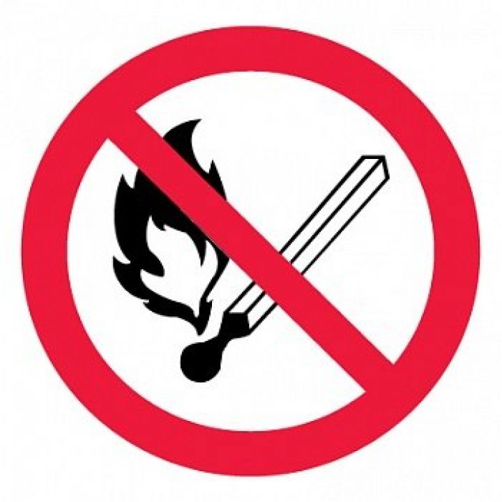 Знак Эксклюзив P02 Запрещается пользоваться открытым огнем и курить (размер 200х200)